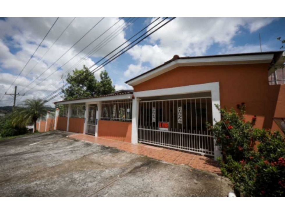 ALQUILO CASA EN LA CHORRERA ALTOS DE LA GLORIA 3R