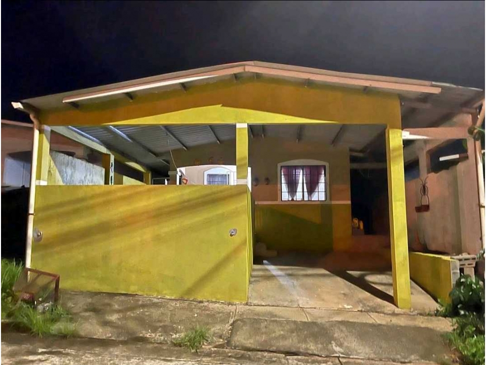 ALQUILO CASA EN LA CHORRERA BARRIADA COSTA OESTE SEMI AMOBLADA