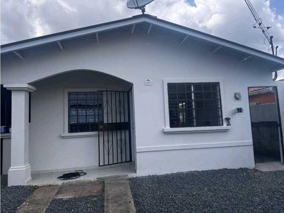 ALQUILO CASA EN LA CHORRERA VALLE DORADO