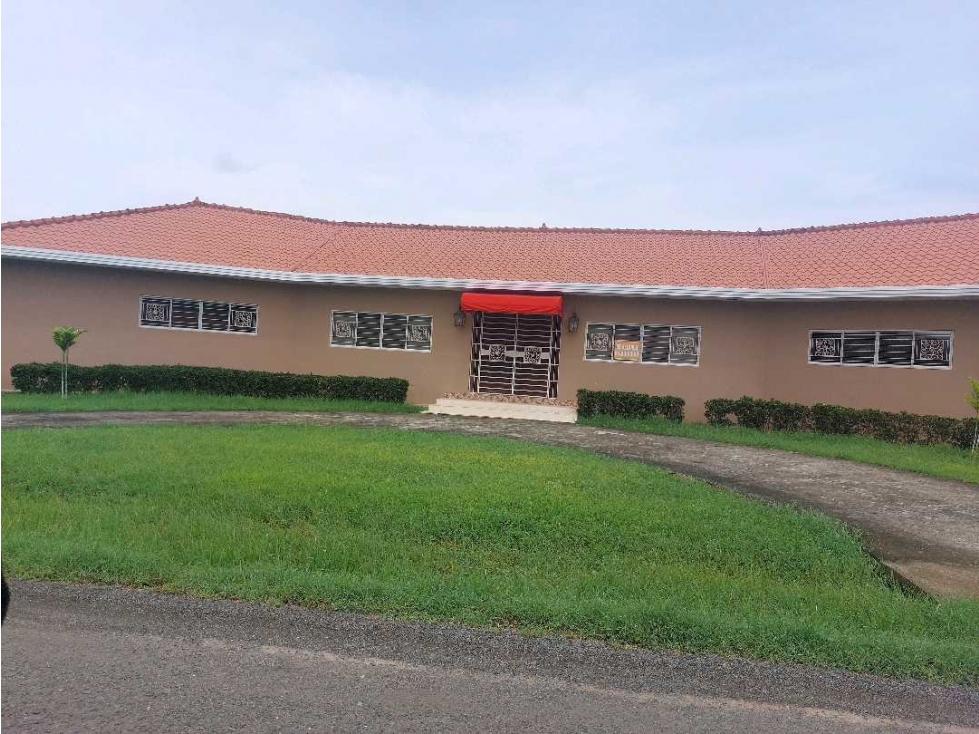 SE VENDE CASA EN ZONA EXCLUSIVA DE LA VILLA DE LOS SANTOS - NEGOCIABLE - 1