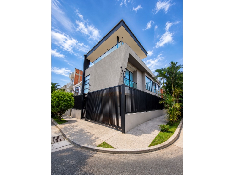 Alquilo Casa Luxury en Ciudad 2.000