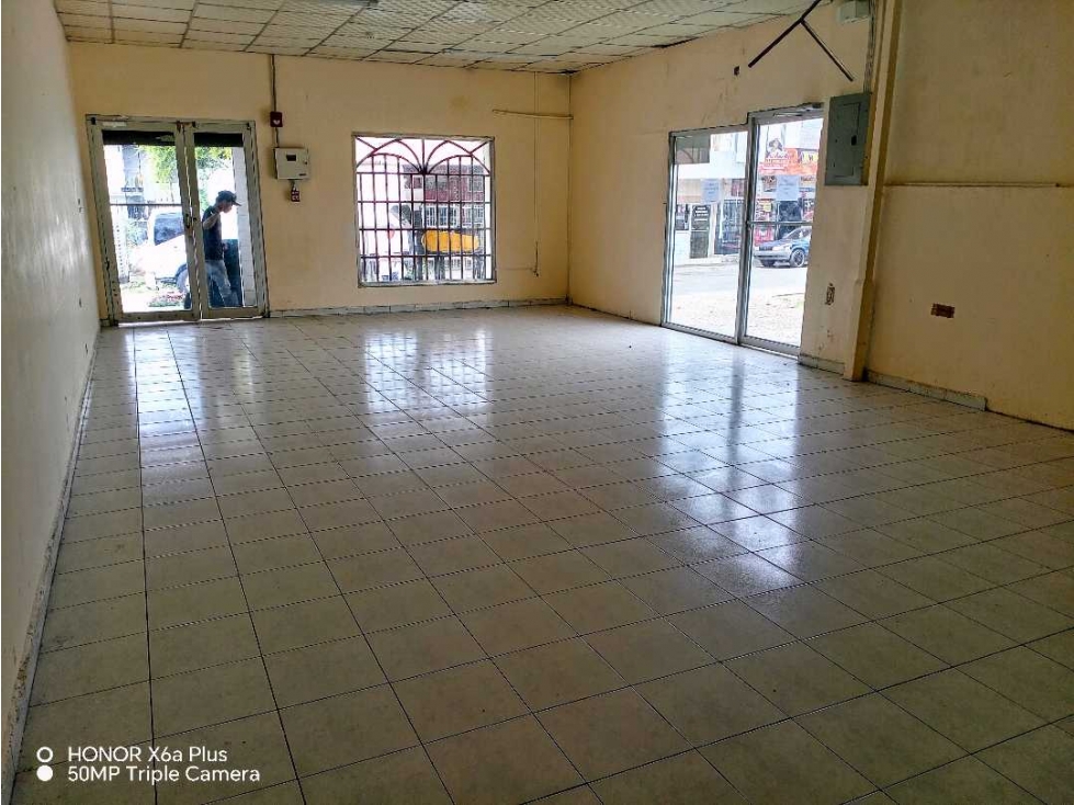 Alquilo céntrico local comercial en Bugaba! Amplio en zona comercial - 4