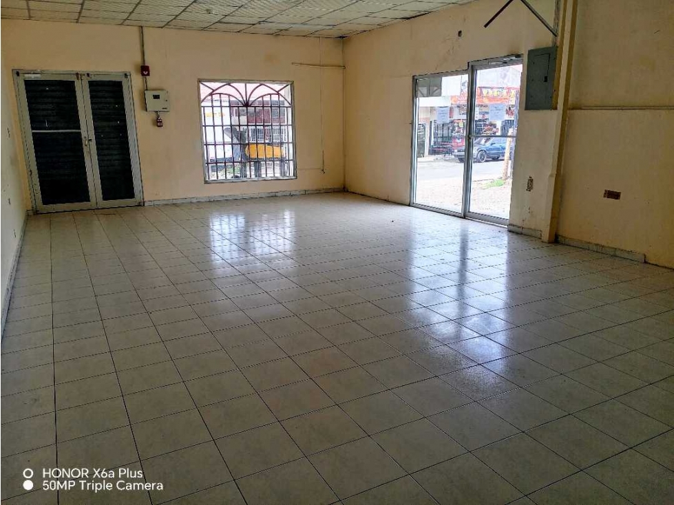 Alquilo céntrico local comercial en Bugaba! Amplio en zona comercial - 5
