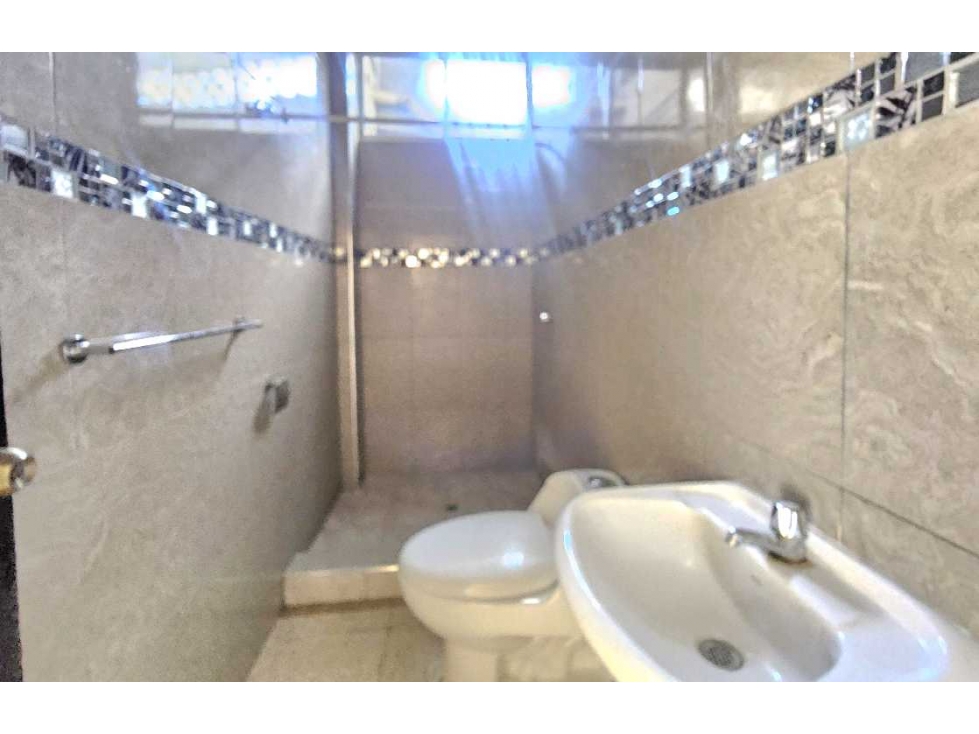 Departamento de 2 dormitorios y 60 m² en Tarqui, Manta - 4