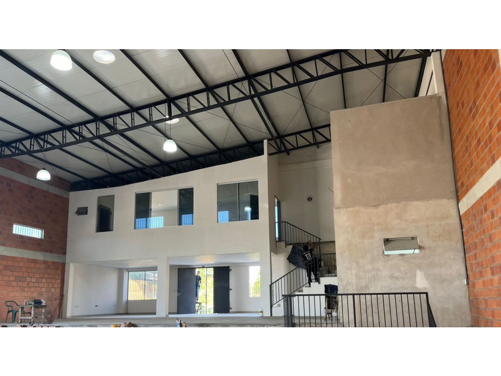 ALQUILO DEPOSITO DE 610 m2 EN MRA - 2