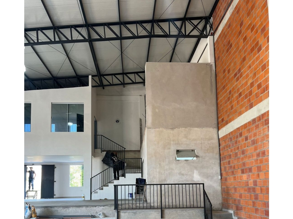 ALQUILO DEPOSITO DE 610 m2 EN MRA - 3