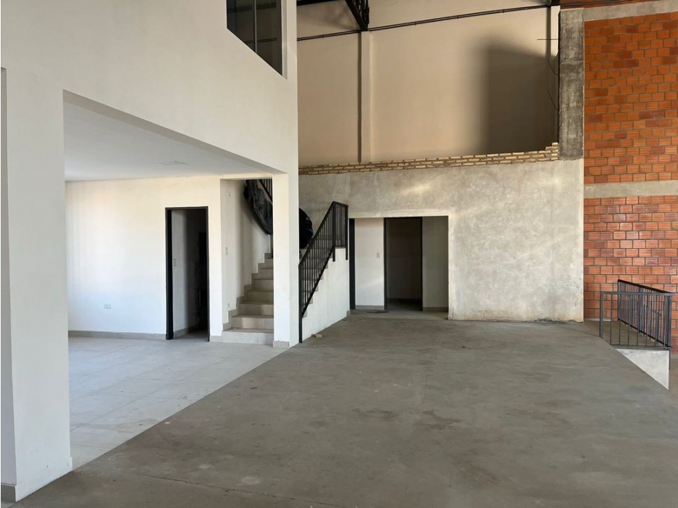 ALQUILO DEPOSITO DE 610 m2 EN MRA - 5