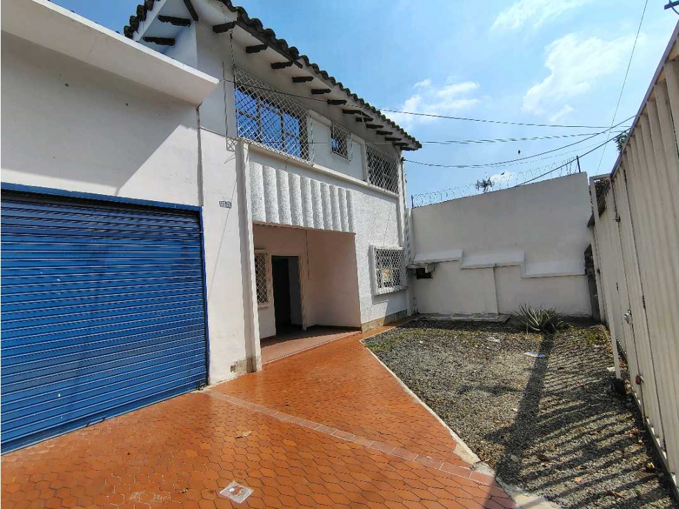 VENDO CASA VERSALLES con excelente lote