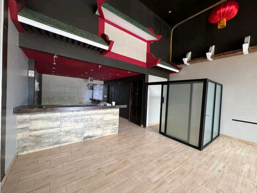 ALQUILO EXCELENTE LOCAL EN PLANTA BAJA EN PLAZA CENTRO MALL OBARRIO