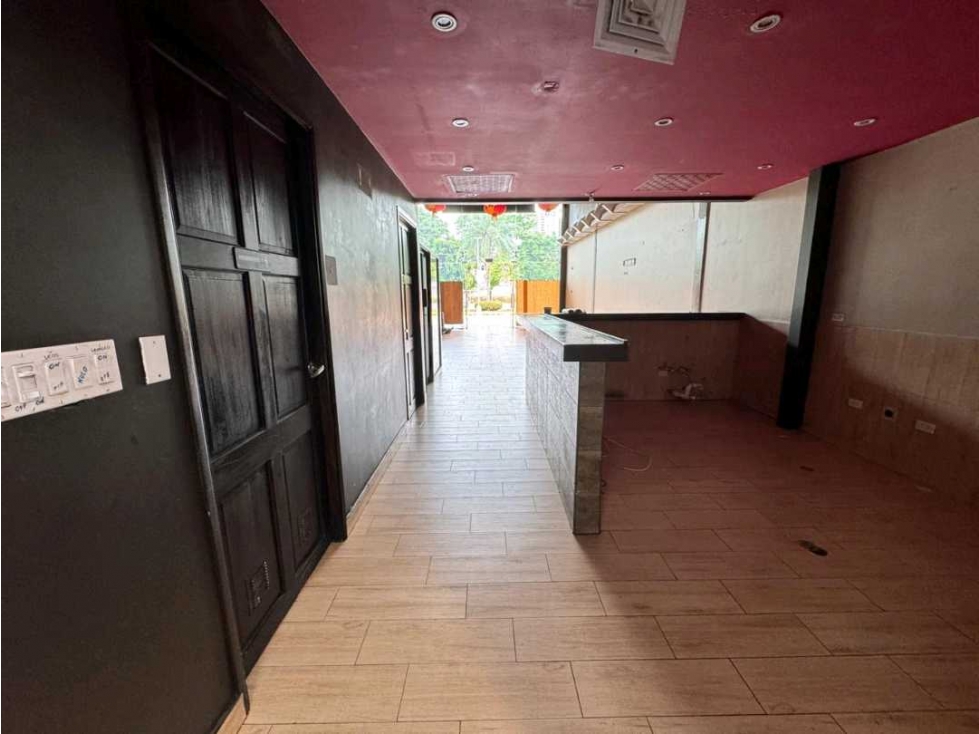 ALQUILO EXCELENTE LOCAL EN PLANTA BAJA EN PLAZA CENTRO MALL OBARRIO — foto 3