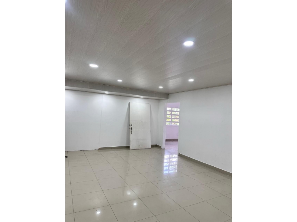Alquilo Galera Llano bonito 1900 m 700 construida mas terreno ampl 2 g — foto 3