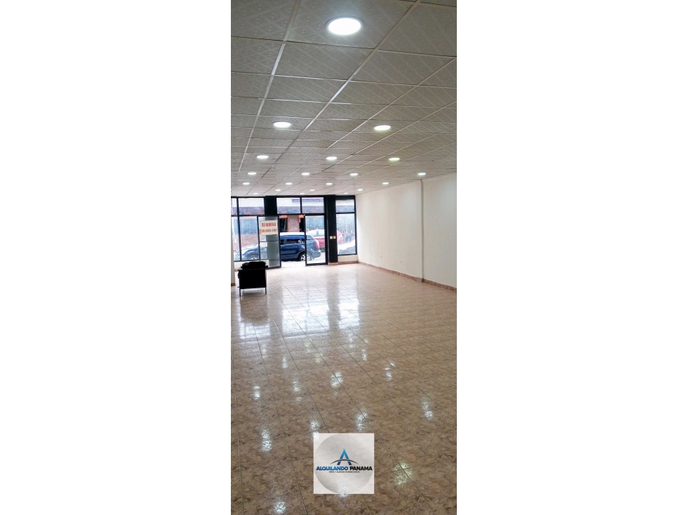 Alquilo gran local en zona comercial céntrica de David — foto 2