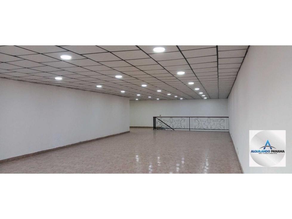 Alquilo gran local en zona comercial céntrica de David — foto 3