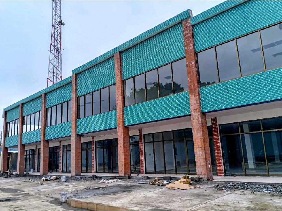 Alquilo grandes locales en nueva Plaza comercial Via Boquete, David