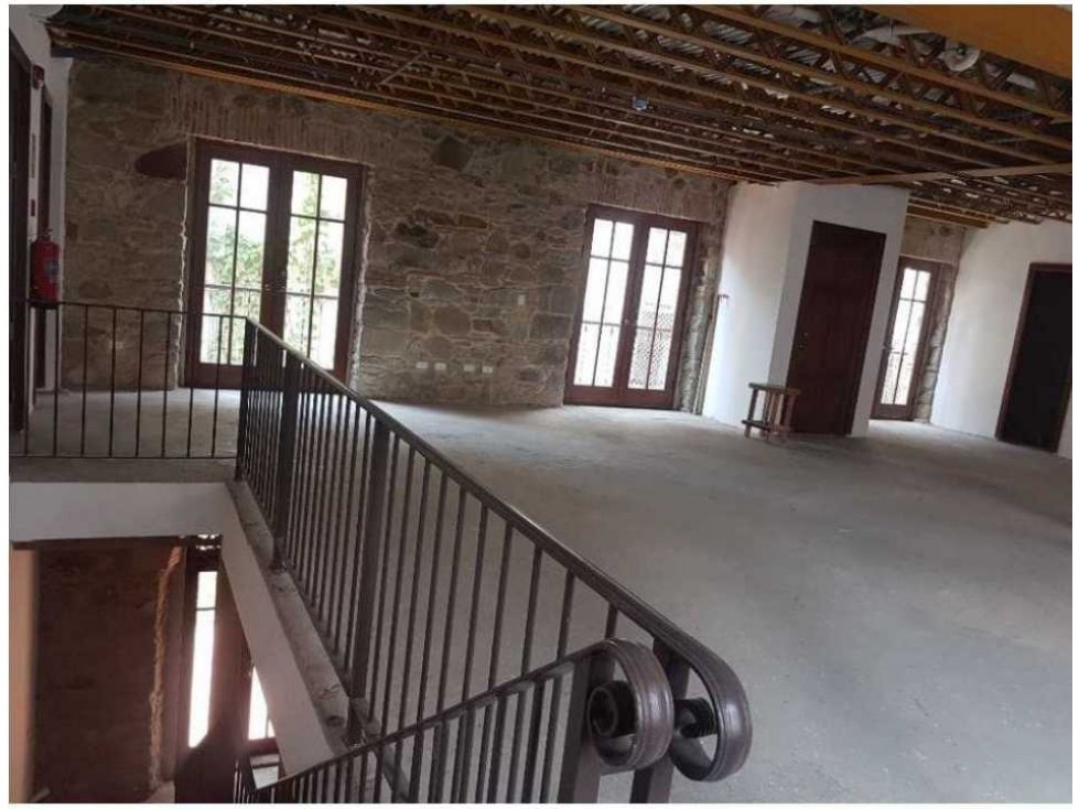 ALQUILO HERMOSO LOCAL COMERCIAL EN CASCO ANTIGUO A NIVEL DE CALLE — foto 5