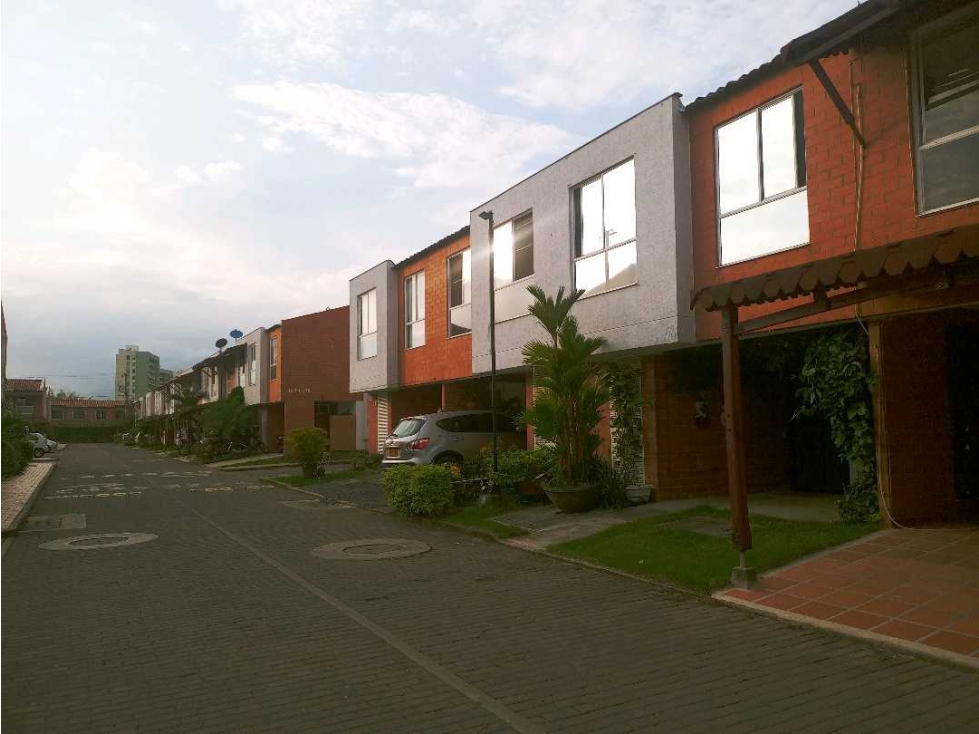 Alquilo linda casa en Jamundi,Alfaguara, condominio. - 2