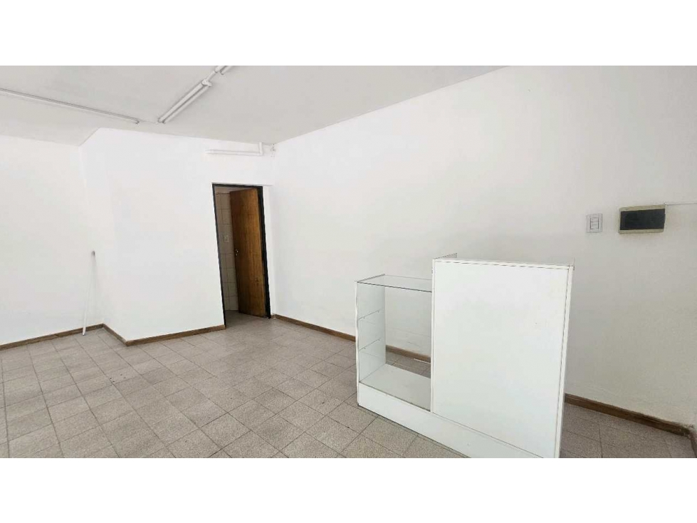 ALQUILO· LOCAL ·50M2 · ZONA LAS CAÑAS · DORREGO GUAYMALLEN - 5