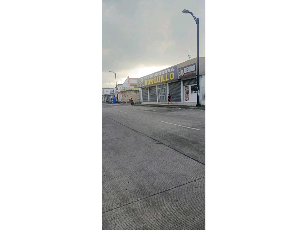 ALQUILO LOCAL COMERCIAL 7MA ETAPA DE LA ALBORADA — foto 3