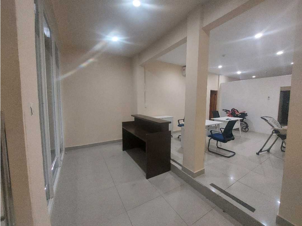 Alquilo local comercial Central de Chitre. - 3