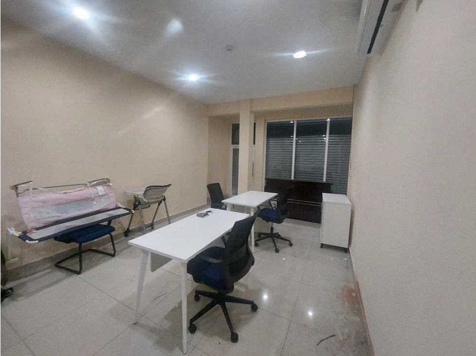 Alquilo local comercial Central de Chitre. - 4
