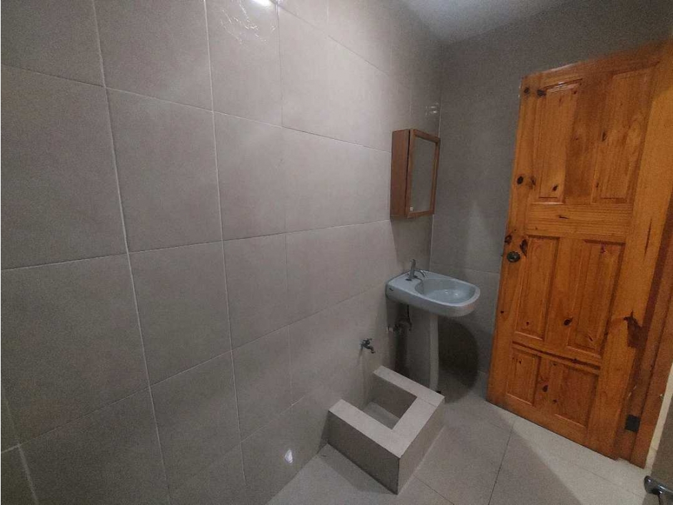 Alquilo local comercial Central de Chitre. - 5