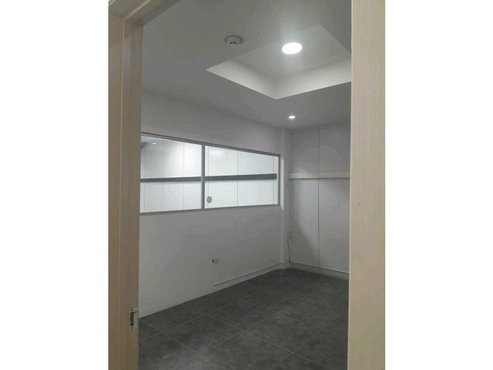 ALQUILO LOCAL COMERCIAL CENTRO LOSGÍSTICO PLANTA BAJA 165M2 VV - 3