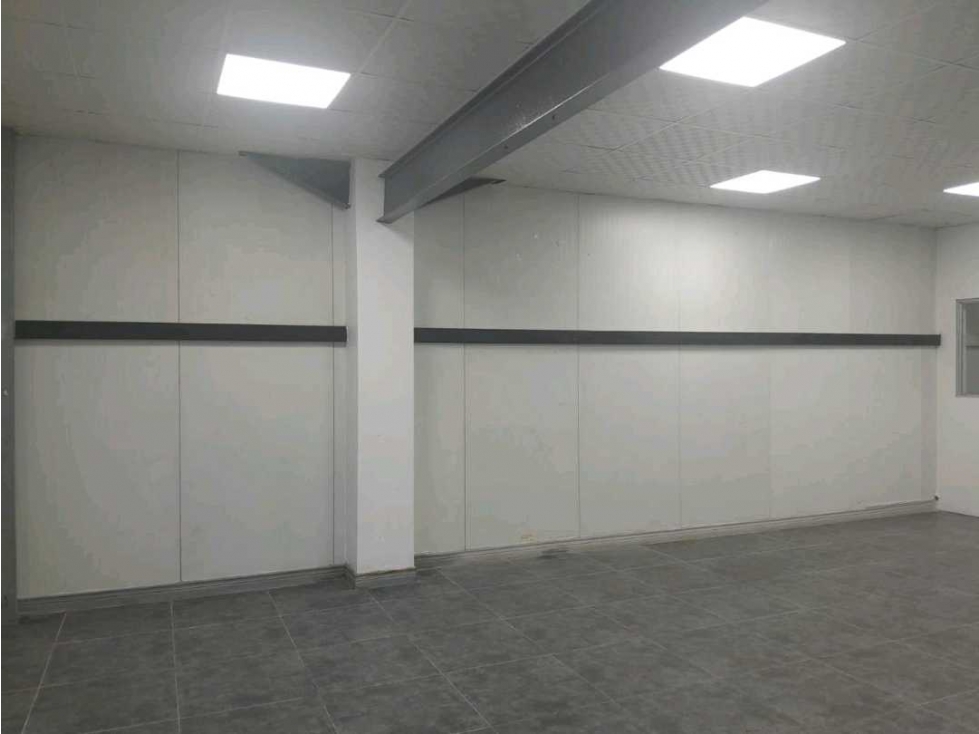 ALQUILO LOCAL COMERCIAL CENTRO LOSGÍSTICO PLANTA BAJA 165M2 VV - 4