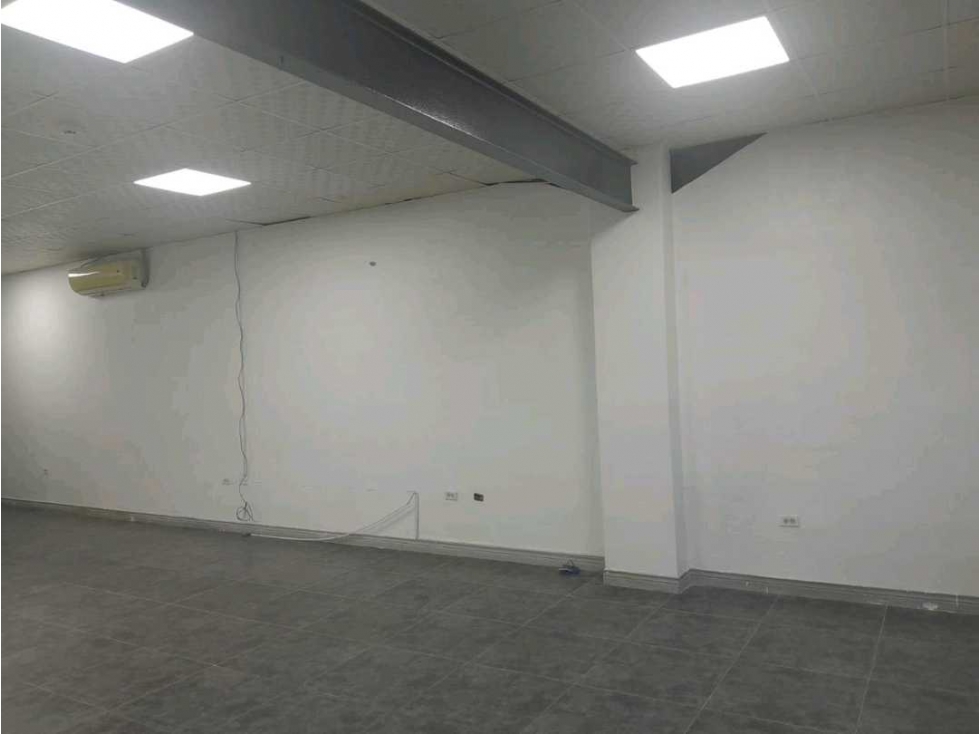 ALQUILO LOCAL COMERCIAL CENTRO LOSGÍSTICO PLANTA BAJA 165M2 VV - 6