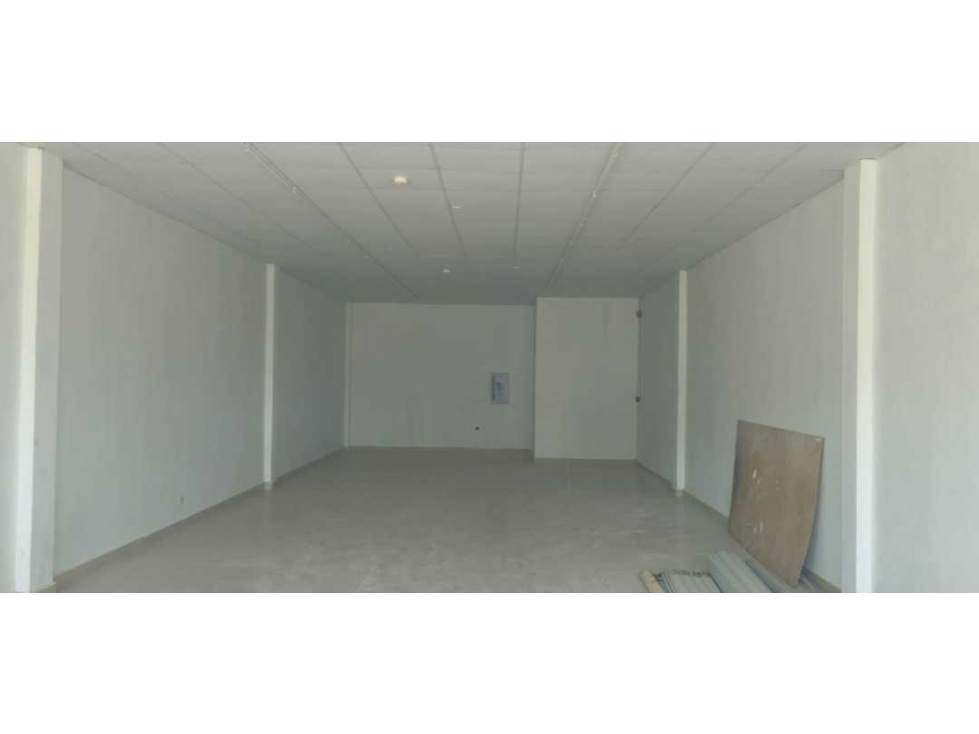 ALQUILO LOCAL COMERCIAL CÉNTRICO DE 220 METROS - 2
