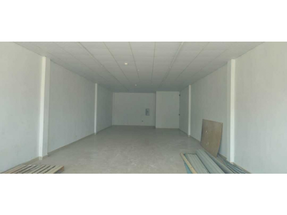 ALQUILO LOCAL COMERCIAL CÉNTRICO DE 220 METROS - 4