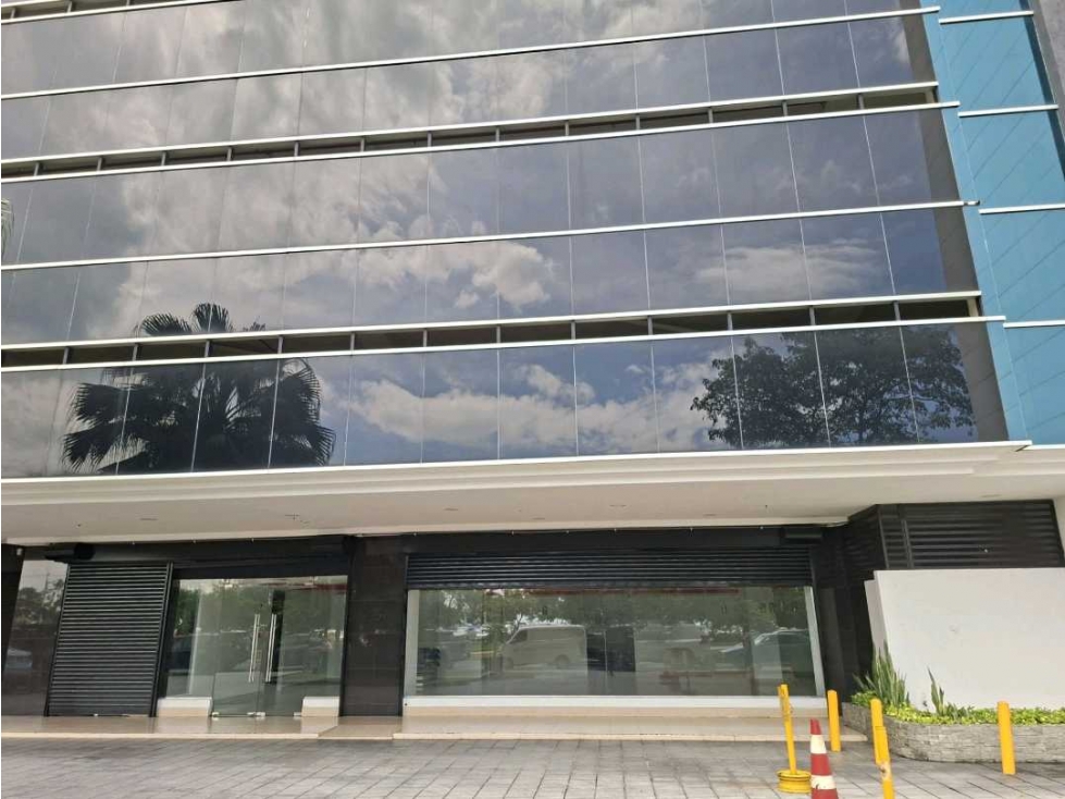 ALQUILO LOCAL COMERCIAL DE 1,350M2 EN CALLE URUGUAY