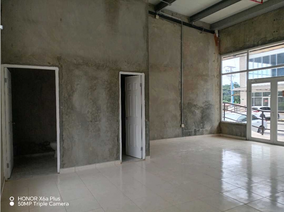 Alquilo local comercial de 56 mtrs, planta baja en Bugaba - 2