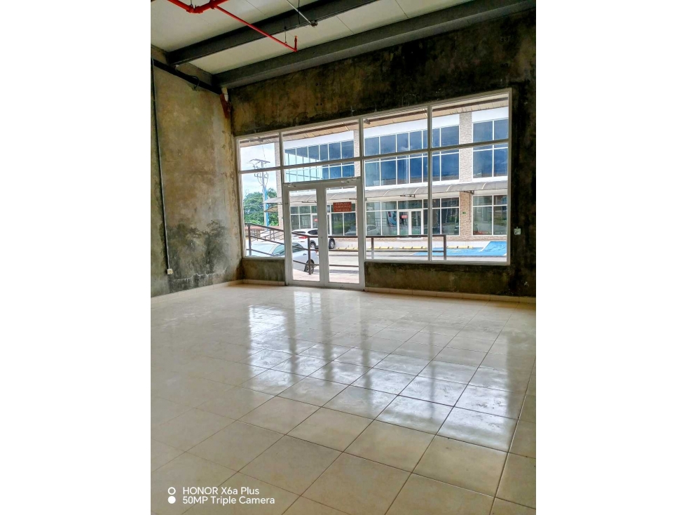 Alquilo local comercial de 56 mtrs, planta baja en Bugaba - 3