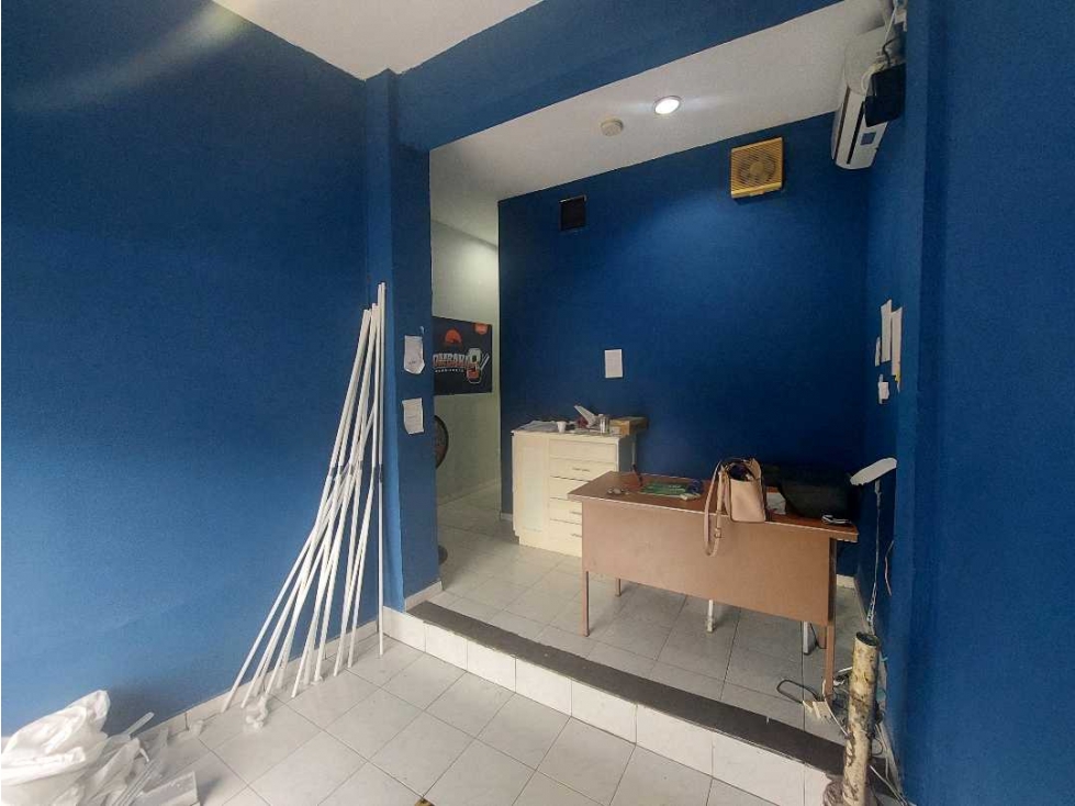 Alquilo local comercial en central de Chitre. - 2