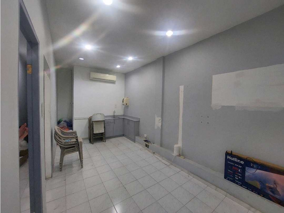 Alquilo local comercial en central de Chitre. - 3