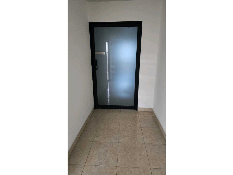ALQUILO LOCAL COMERCIAL EN OBARRIO 120 MT2 LT. — foto 6