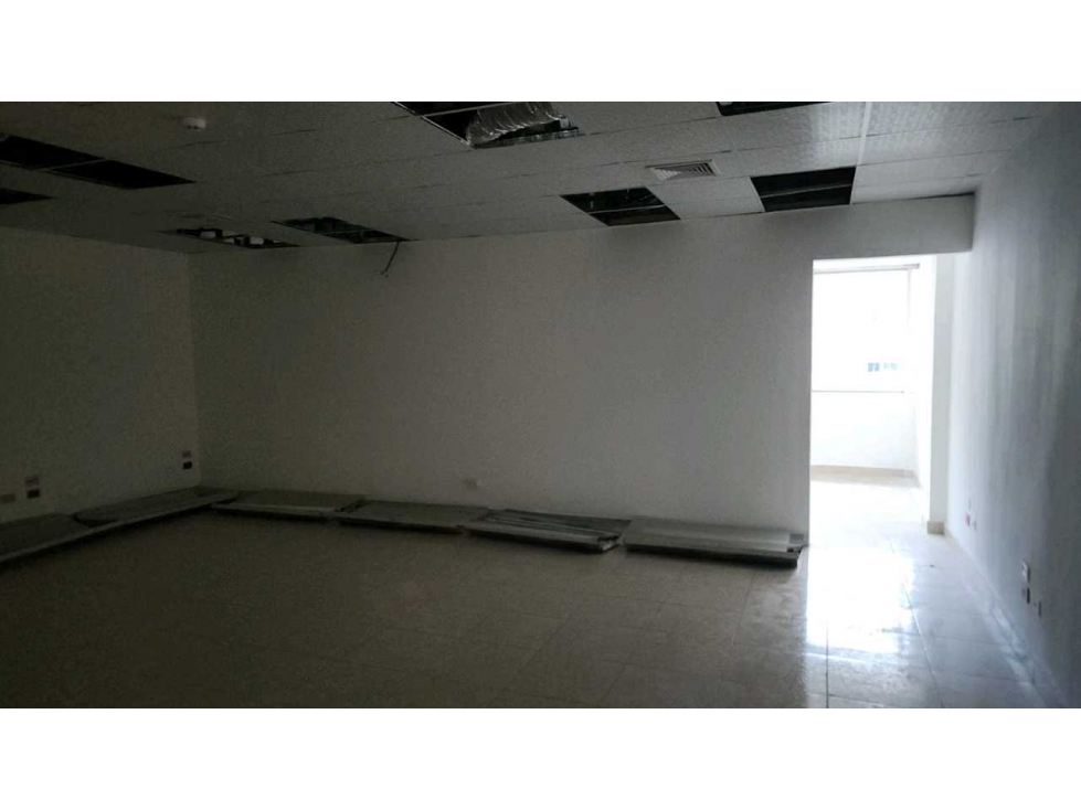 ALQUILO LOCAL COMERCIAL EN OBARRIO 120 MT2 LT. — foto 5