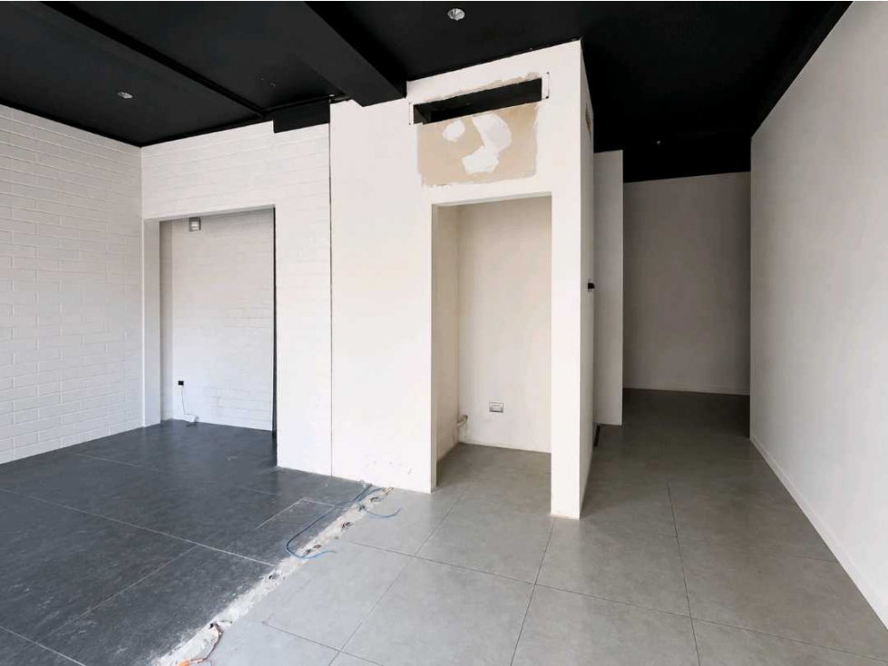 ALQUILO LOCAL COMERCIAL EN OBARRIO 120 MT2 LT. — foto 2