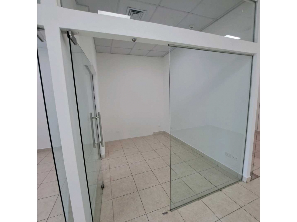 ALQUILO LOCAL COMERCIAL PLAZA COSTA DEL ESTE — foto 6