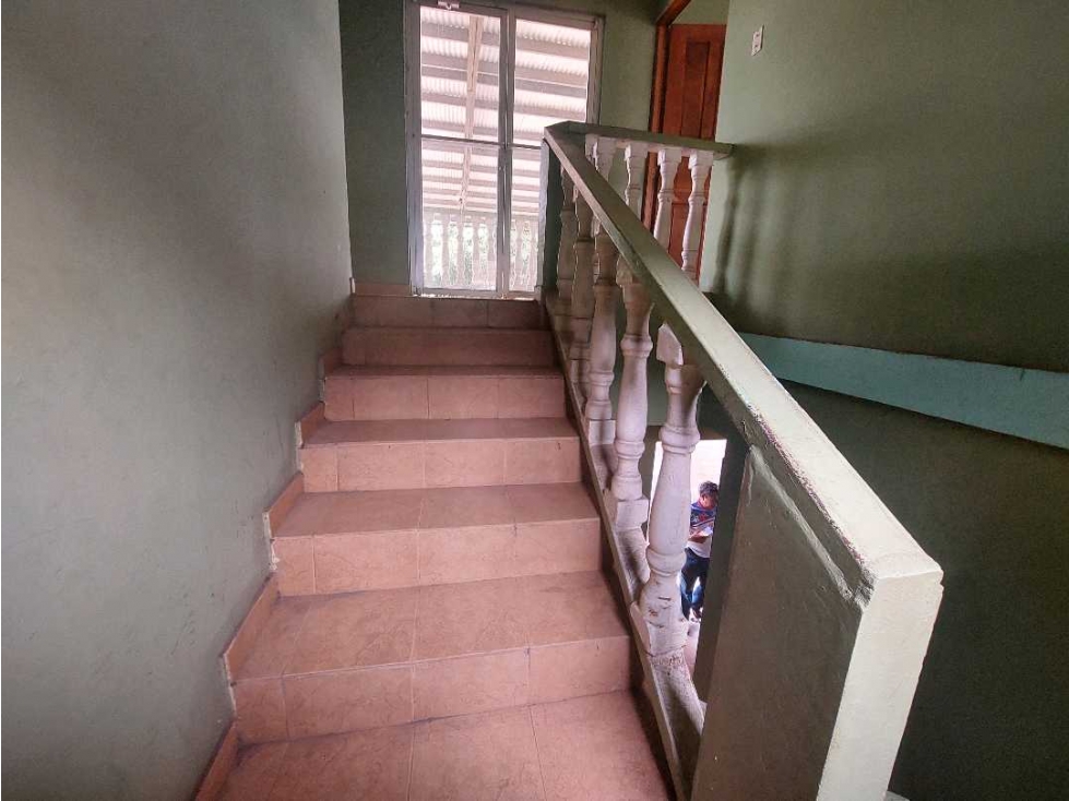 Alquilo local comercial, primera planta en La Arena de Chitre. - 3