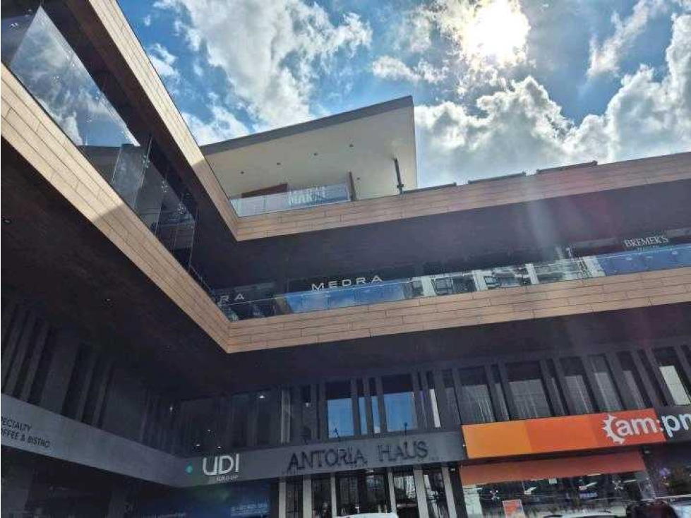 ALQUILO LOCAL COMERCIAL THE PLAZA CINCUENTENARIO 116.9 M2 VV — foto 4