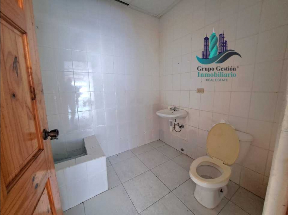 ALQUILO LOCAL DE 148MTS PLAZA COMERCIAL - 5