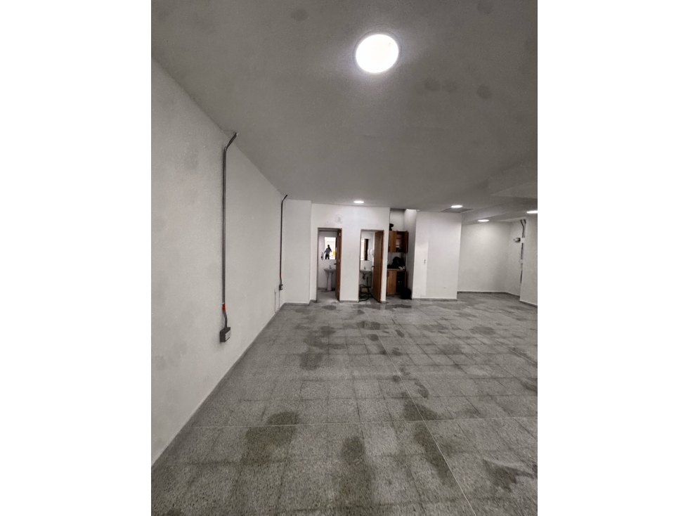 Alquilo local en Medellín para tu empresa — foto 4