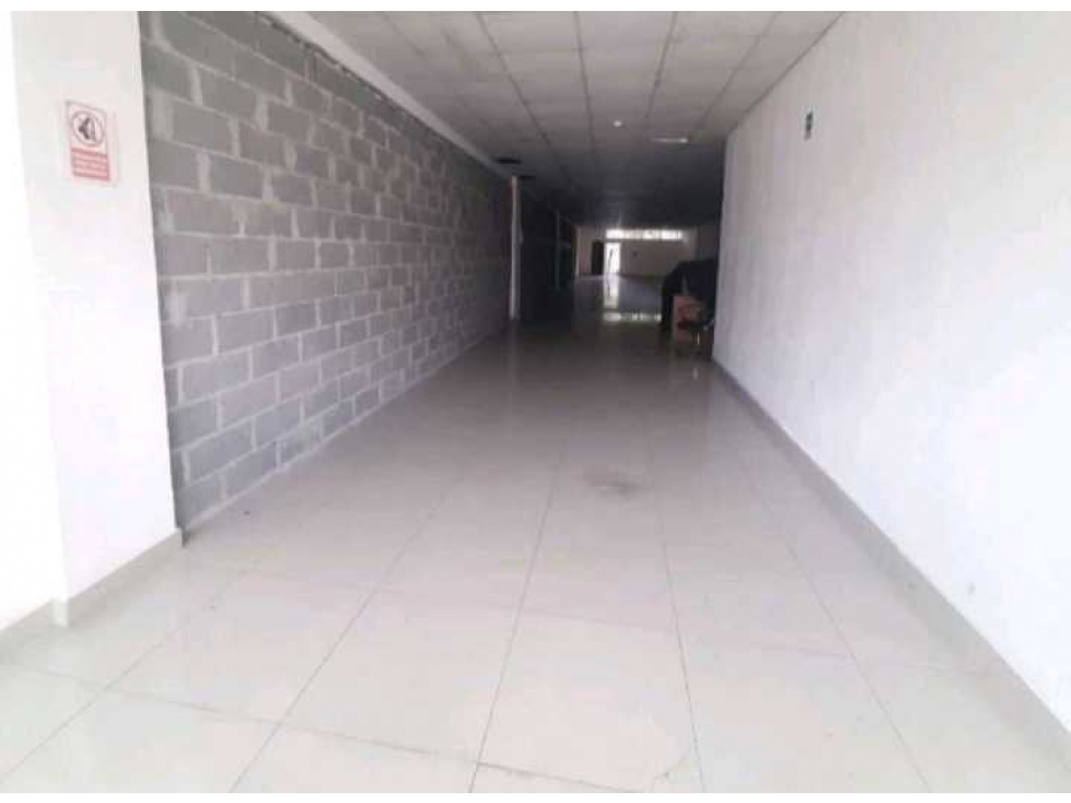 ALQUILO LOCAL EN PLAZA WEST EN ARRAIJAN NUEVO ARRAIJAN 200MTS — foto 5