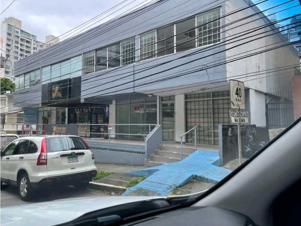 ALQUILO LOCAL 135MT CON MEZANINE EN EL CANGREJO LT