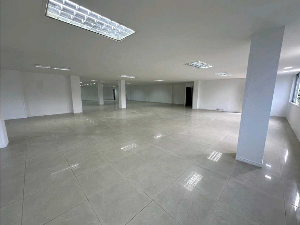 Alquilo Local 309 m² Piso 2 · Sur Cali Barrio Limonar calle 9 con 63 — foto 2