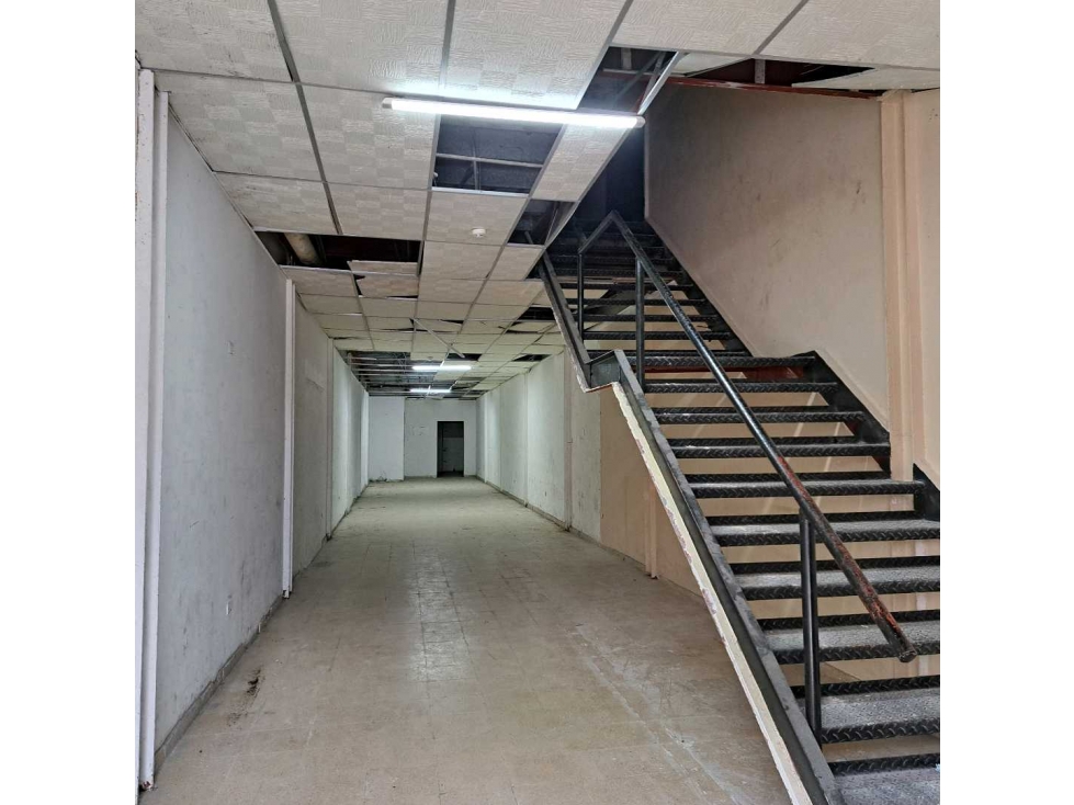 ALQUILO LOCALCOMERCIAL ZONA LIBRE DE COLÓN 250M2 - 1