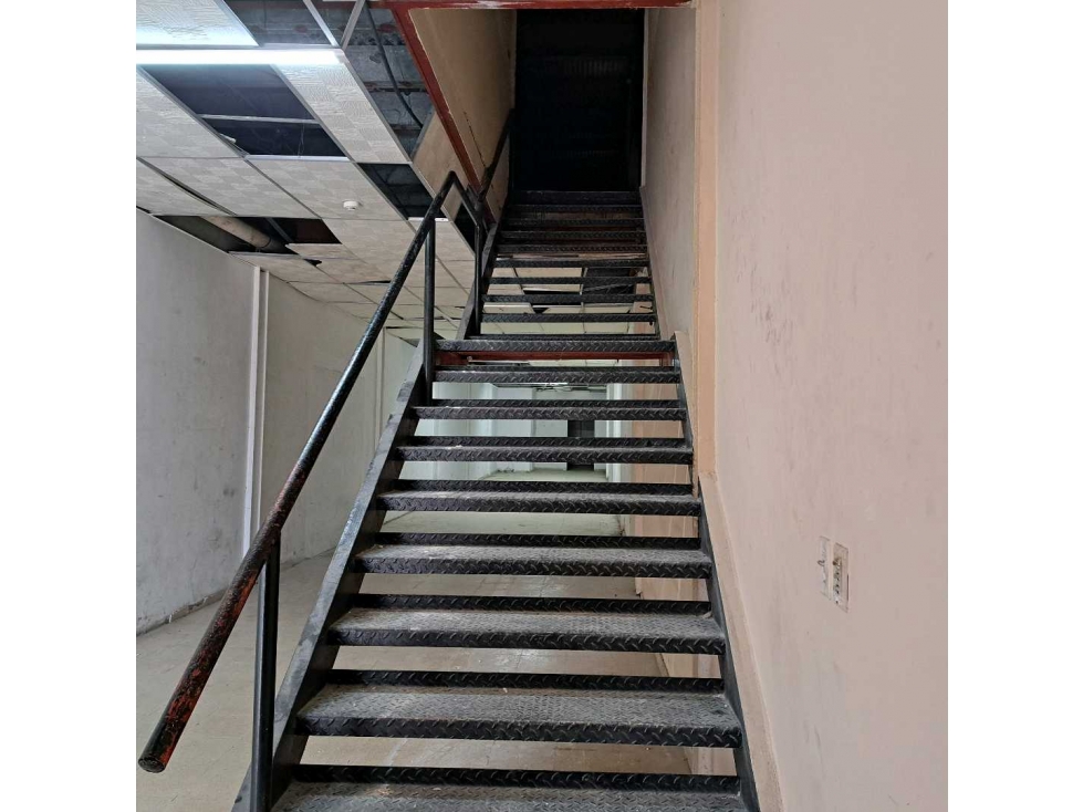 ALQUILO LOCALCOMERCIAL ZONA LIBRE DE COLÓN 250M2 - 2