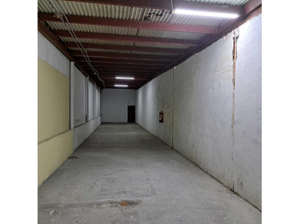 ALQUILO LOCALCOMERCIAL ZONA LIBRE DE COLÓN 250M2 - 3