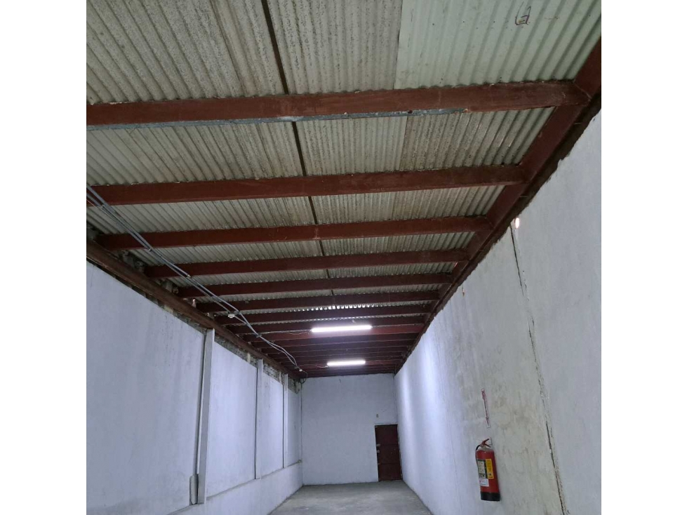 ALQUILO LOCALCOMERCIAL ZONA LIBRE DE COLÓN 250M2 - 6